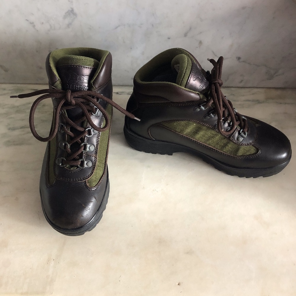 Bear USA Waterproof Mountaineering Hiking Boots (Men 6.5, Women 8.5)